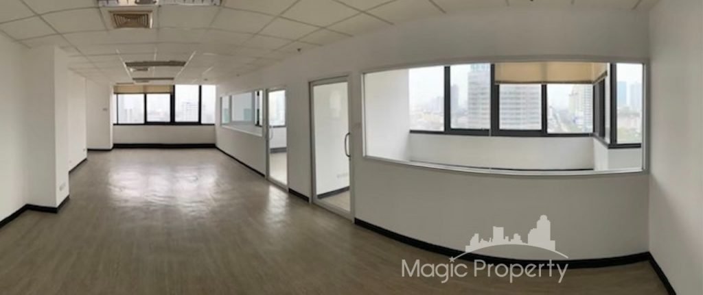 Office Space in United Tower Thonglor, Khlong Tan Nuea, Watthana, Bangkok. Near BTS Thong Lo