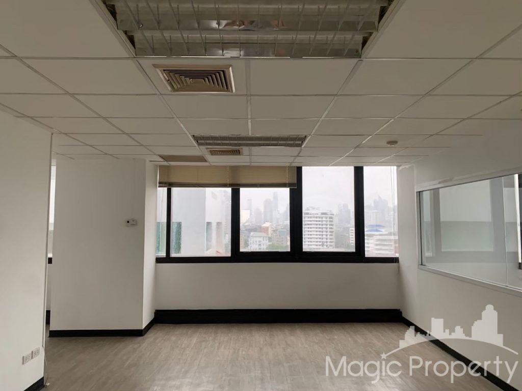 Office Space in United Tower Thonglor, Khlong Tan Nuea, Watthana, Bangkok. Near BTS Thong Lo