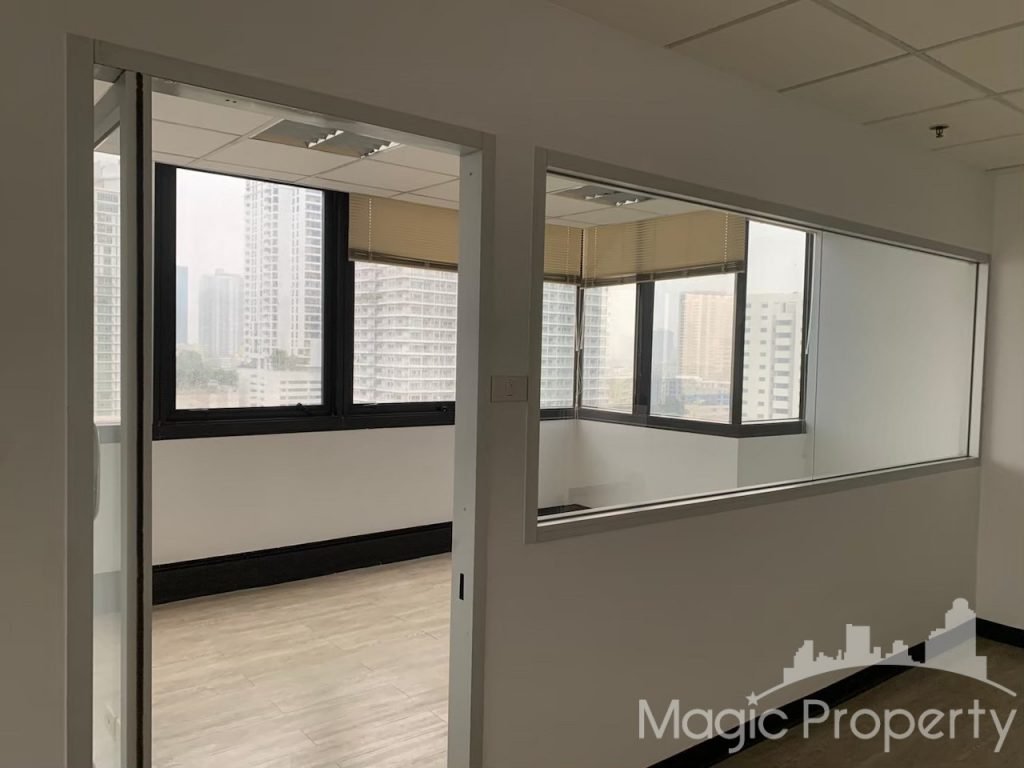 Office Space in United Tower Thonglor, Khlong Tan Nuea, Watthana, Bangkok. Near BTS Thong Lo