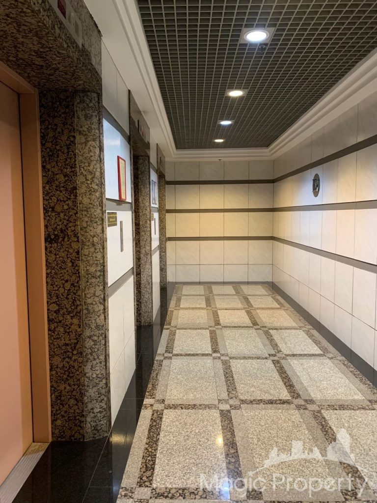 Office Space in United Tower Thonglor, Khlong Tan Nuea, Watthana, Bangkok. Near BTS Thong Lo