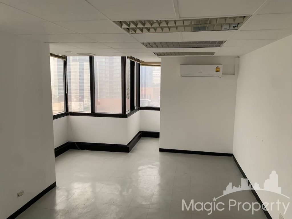 30 Sqm Office Space For Rent in United Thonglor Tower. Located on Thonglor rd, Khlong Tan Nuea, Watthana, Bangkok...