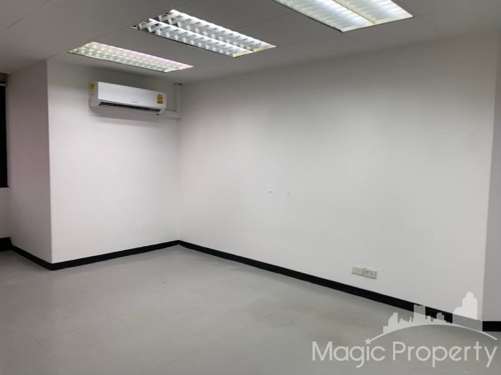 30 Sqm Office Space For Rent in United Thonglor Tower. Located on Thonglor rd, Khlong Tan Nuea, Watthana, Bangkok...