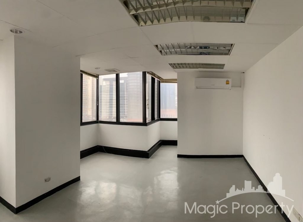 30 Sqm Office Space For Rent in United Thonglor Tower. Located on Thonglor rd, Khlong Tan Nuea, Watthana, Bangkok...