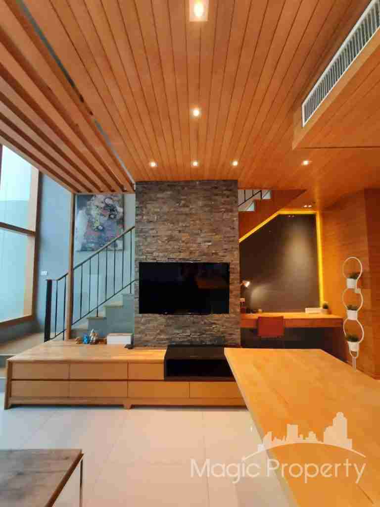 1 Bedroom Duplex in The Emporio Place Sukhumvit 24 For Rent, Khlong Tan, Khlong Toei, Bangkok 10110. Near BTS Phrom Phong 870 Meters..