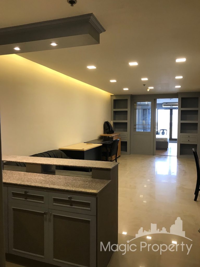 Fully Furnished 1 Bedroom For Sale in State Tower Condominium. Located at Silom Rd, Silom, Bang Rak, Bangkok 10500. BTS Saphan Taksin 500 Meters..