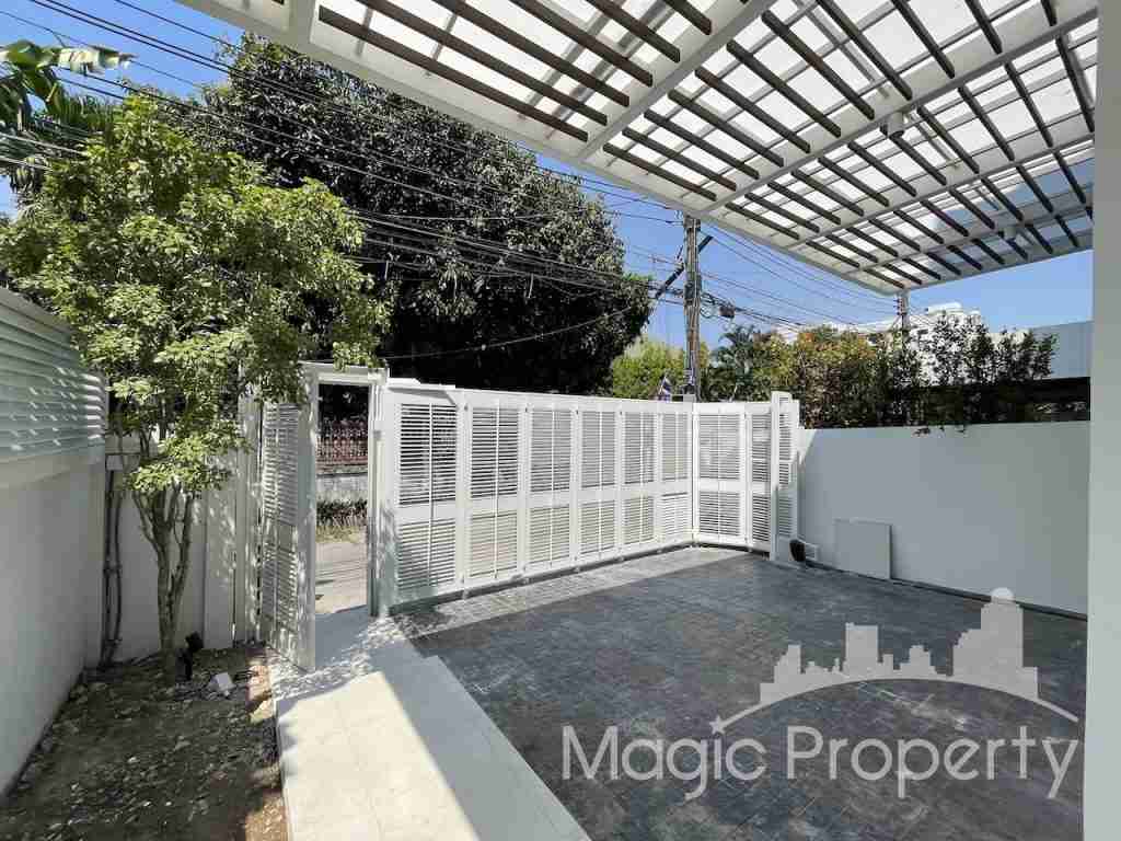 Property Image – Townhouse Ekkamai Soi 10 For Sale