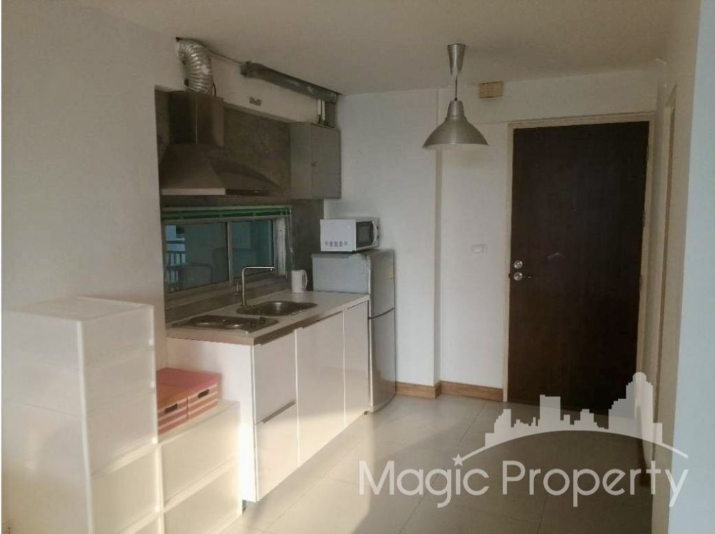 Fully Furnished Studio Room For Sale in Plus 38 Hip Condominium. Located in Soi Sukhumvit 38, Near BTS Thong Lo just 480 Meters...