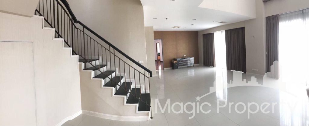 4 Bedrooms Duplex Baan Rajprasong Condominium, Ratchadamri Rd, Lumphini, Pathum Wan, Bangkok 10330. Near BTS Ratchadamri 250 Meters...