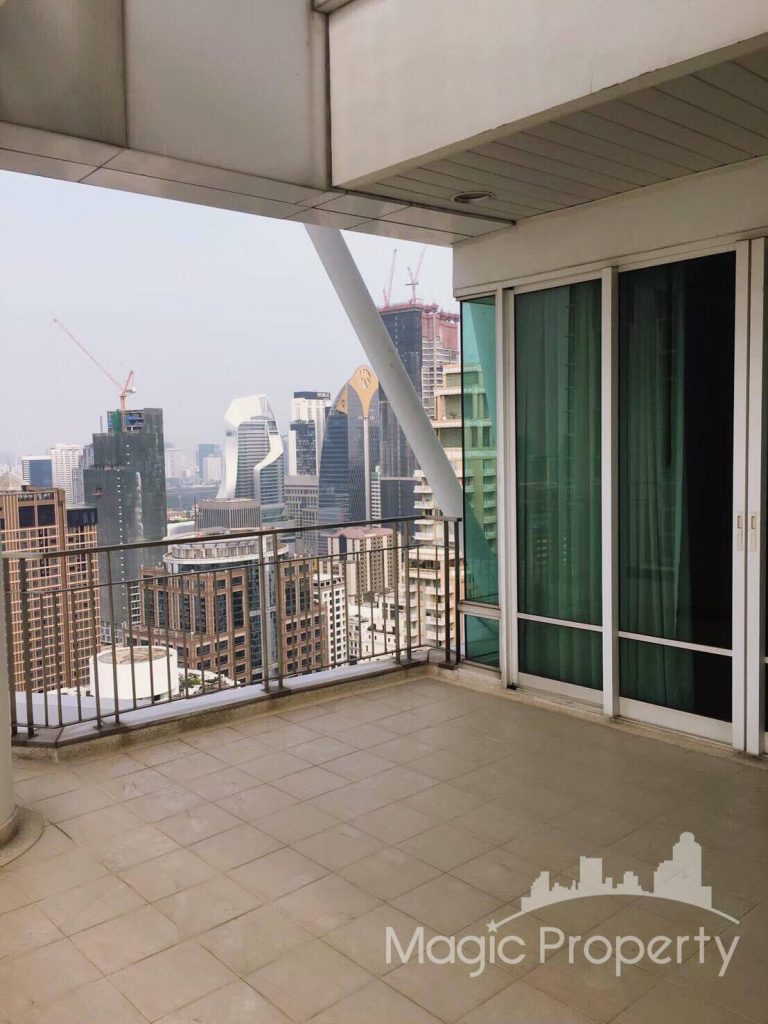 4 Bedrooms Duplex Baan Rajprasong Condominium, Ratchadamri Rd, Lumphini, Pathum Wan, Bangkok 10330. Near BTS Ratchadamri 250 Meters...