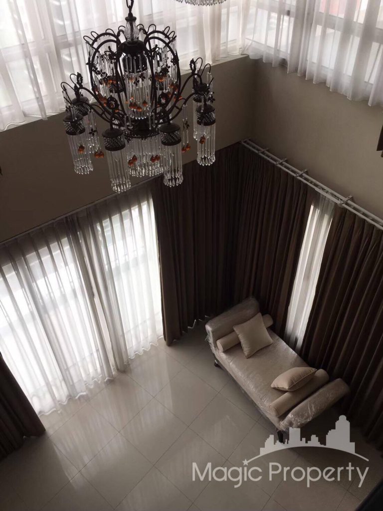 4 Bedrooms Duplex Baan Rajprasong Condominium, Ratchadamri Rd, Lumphini, Pathum Wan, Bangkok 10330. Near BTS Ratchadamri 250 Meters...