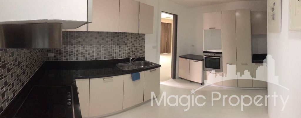 4 Bedrooms Duplex Baan Rajprasong Condominium, Ratchadamri Rd, Lumphini, Pathum Wan, Bangkok 10330. Near BTS Ratchadamri 250 Meters...