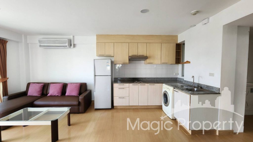 2 Bedroom For Sale in Plus 38 Condominium. Located in Soi Sukhumvit 38, Near BTS Thong Lo just 480 Meters...