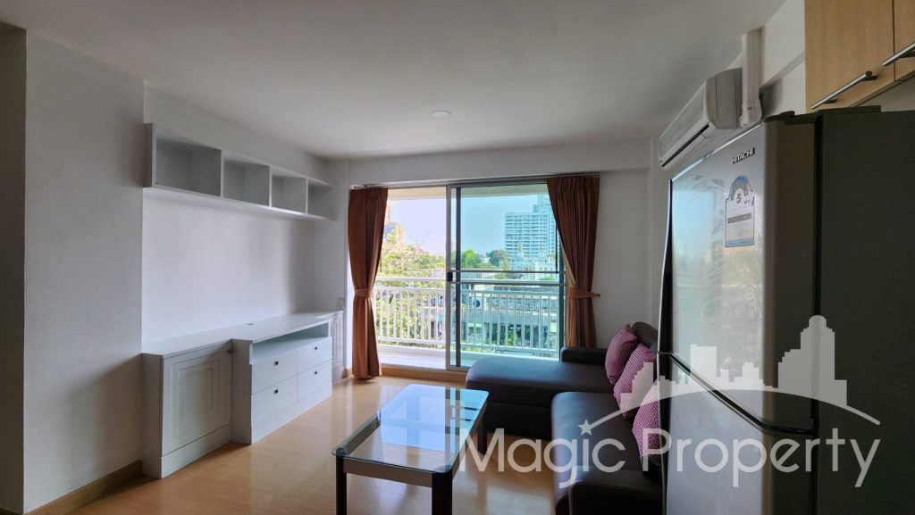 2 Bedroom For Sale in Plus 38 Condominium. Located in Soi Sukhumvit 38, Near BTS Thong Lo just 480 Meters...