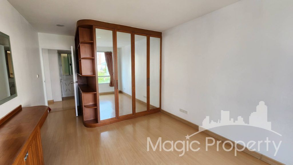 2 Bedroom For Sale in Plus 38 Condominium. Located in Soi Sukhumvit 38, Near BTS Thong Lo just 480 Meters...