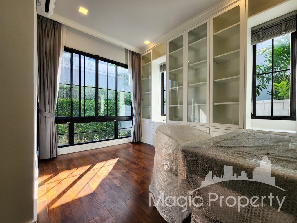 The Palazzo Srinakarin 4 Bedrooms Brand New House For Sale. Located at Soi Srinakarin 53, Srinakarin Road, Nong Bon, Prawet, Bangkok.