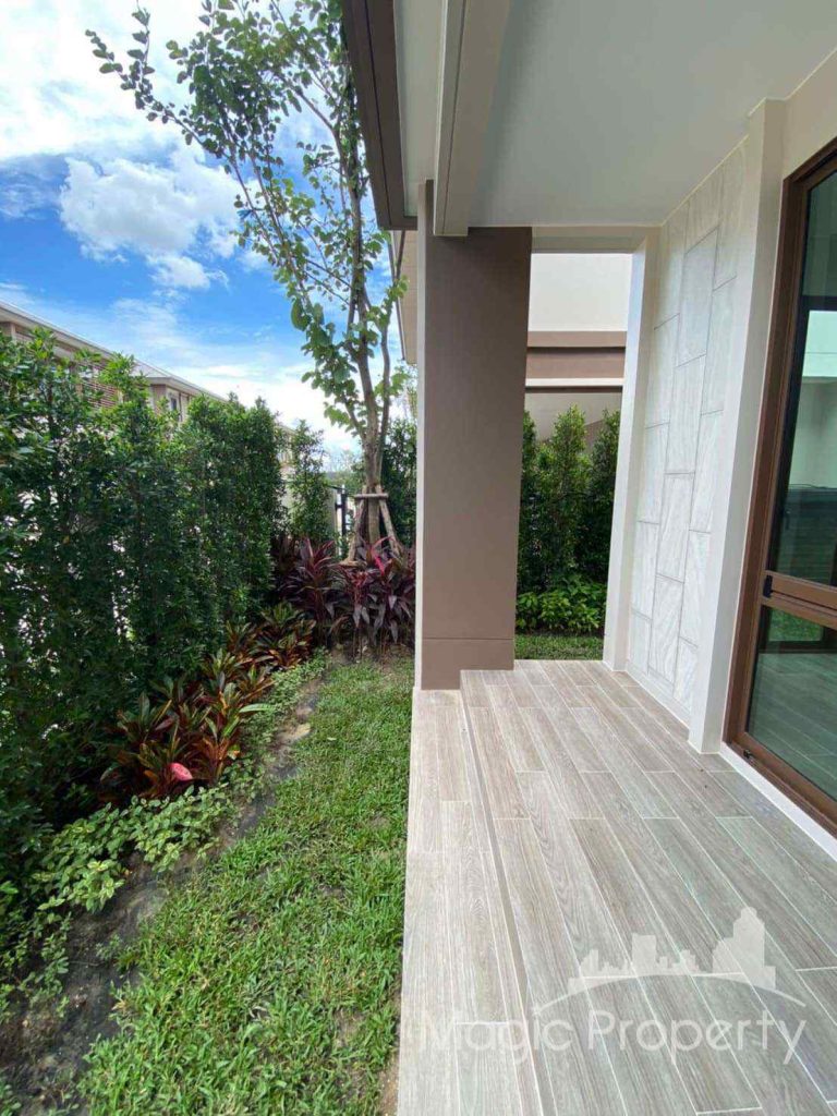 4 Bedrooms Single House For Sale in Burasiri Krungthep Kreetha