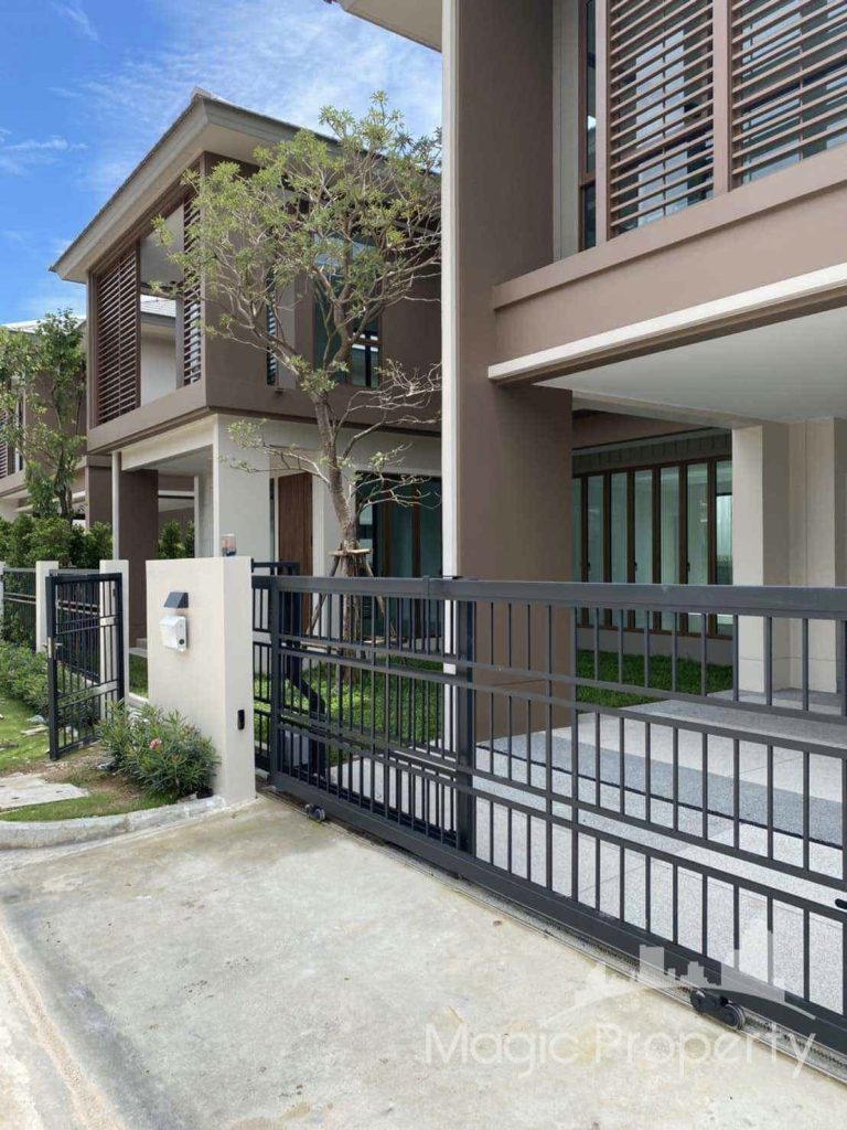 4 Bedrooms Single House For Sale in Burasiri Krungthep Kreetha