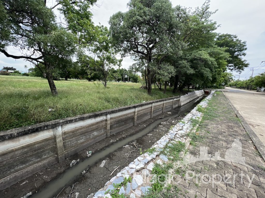 Property Image – Land For Sale in Windmill Village Bangna Golf Course