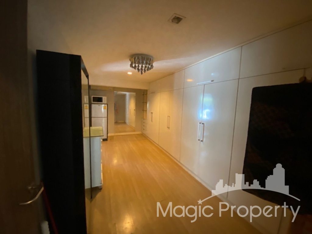 Property Image – Townhouse Soi Sukhumvit 26 For Rent