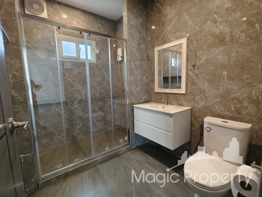 4 Bedroom House For Sale Near BTS Ekkamai 950 Meters. Located at Soi Sukhumvit 65, Khwaeng Phra Khanong Nuea, Khet Watthana, Bangkok 10110.