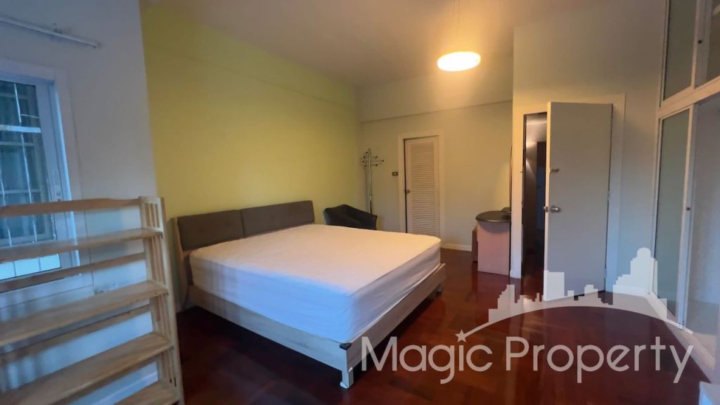 Property Image – Townhouse Ekkamai Soi 10 For Sale