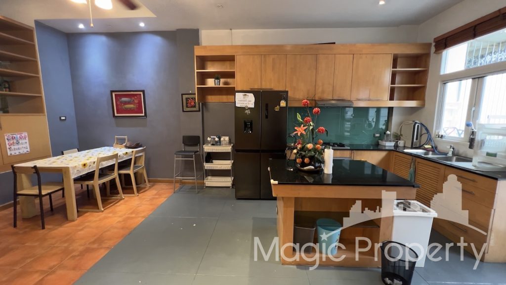 Property Image – Townhouse Ekkamai Soi 10 For Sale