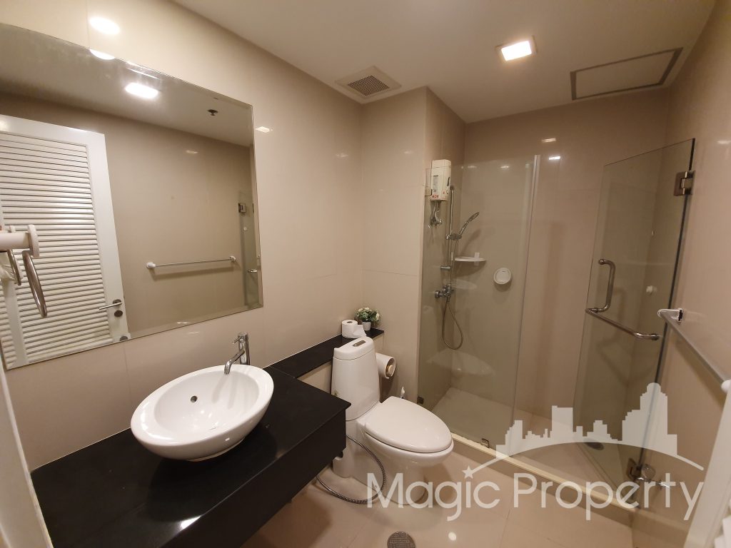 2 Bedroom For Rent in Nusasiri Grand Condominium, Sukhumvit Road, Phra Khanong, Khlong Toei, Bangkok. Next To BTS Ekkamai...