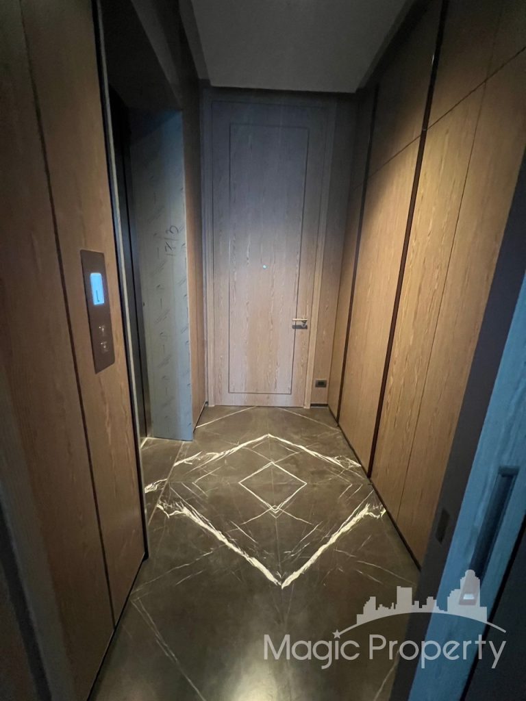 Fully Furnished 1 Bedroom Condominium For Rent in SCOPE Langsuan, Khwaeng Lumphini, Khet Pathum Wan, Bangkok 10330.