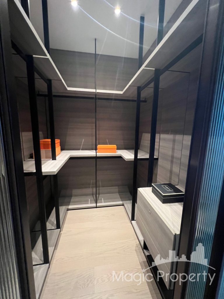 Fully Furnished 1 Bedroom Condominium For Rent in SCOPE Langsuan, Khwaeng Lumphini, Khet Pathum Wan, Bangkok 10330.