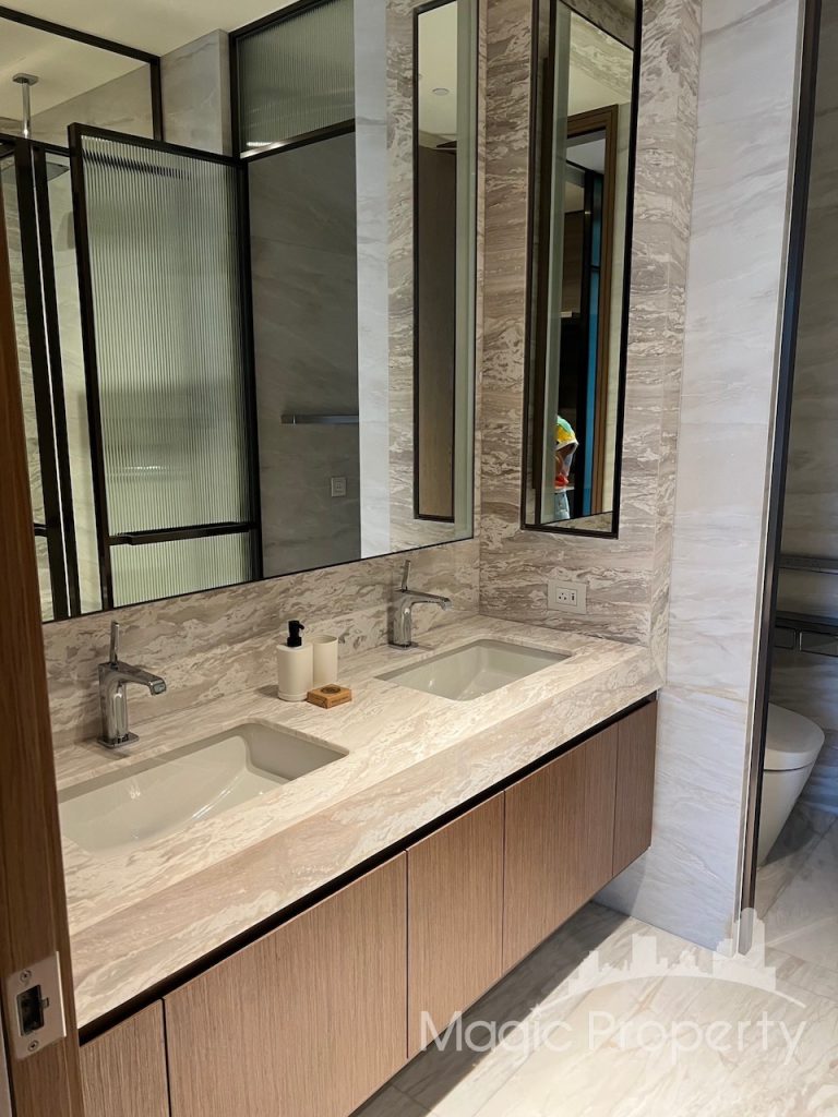 Fully Furnished 1 Bedroom Condominium For Rent in SCOPE Langsuan, Khwaeng Lumphini, Khet Pathum Wan, Bangkok 10330.