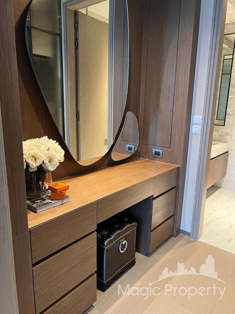 Fully Furnished 1 Bedroom Condominium For Rent in SCOPE Langsuan, Khwaeng Lumphini, Khet Pathum Wan, Bangkok 10330.