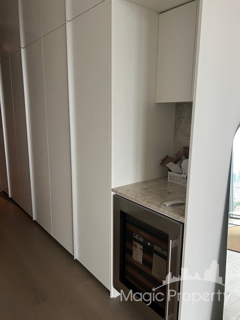 Fully Furnished 1 Bedroom Condominium For Rent in SCOPE Langsuan, Khwaeng Lumphini, Khet Pathum Wan, Bangkok 10330.