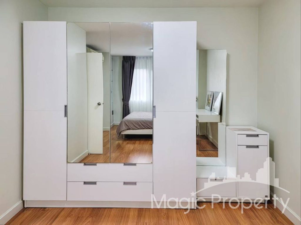 1 Bedroom For Sale in Condo One Thonglor, Sukhumvit 40, Phra Khanong, Khlong Toei, Bangkok 10110. Near BTS Thonglor 400 Meters...