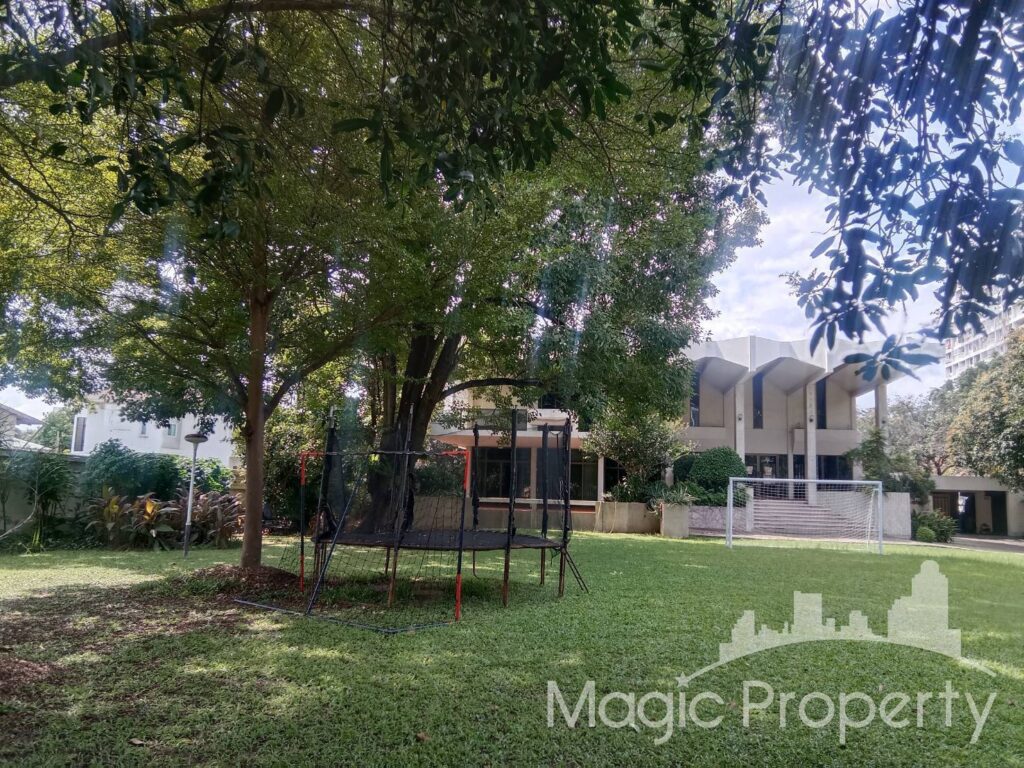 3 Rai 62 Sq.wah Land For Sale in Sukhumvit 38, Phra Khanong, Khlong Toei, Bangkok 10110. Near BTS Thonglor...