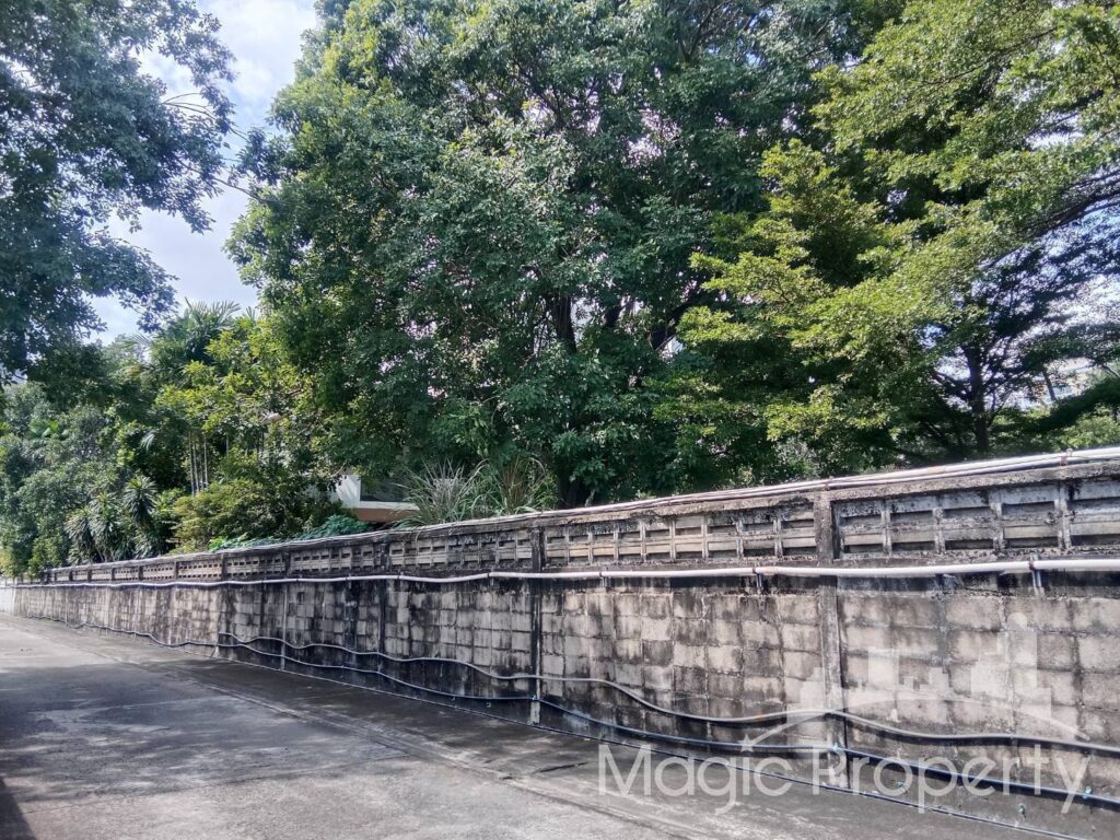 3 Rai 62 Sq.wah Land For Sale in Sukhumvit 38, Phra Khanong, Khlong Toei, Bangkok 10110. Near BTS Thonglor...