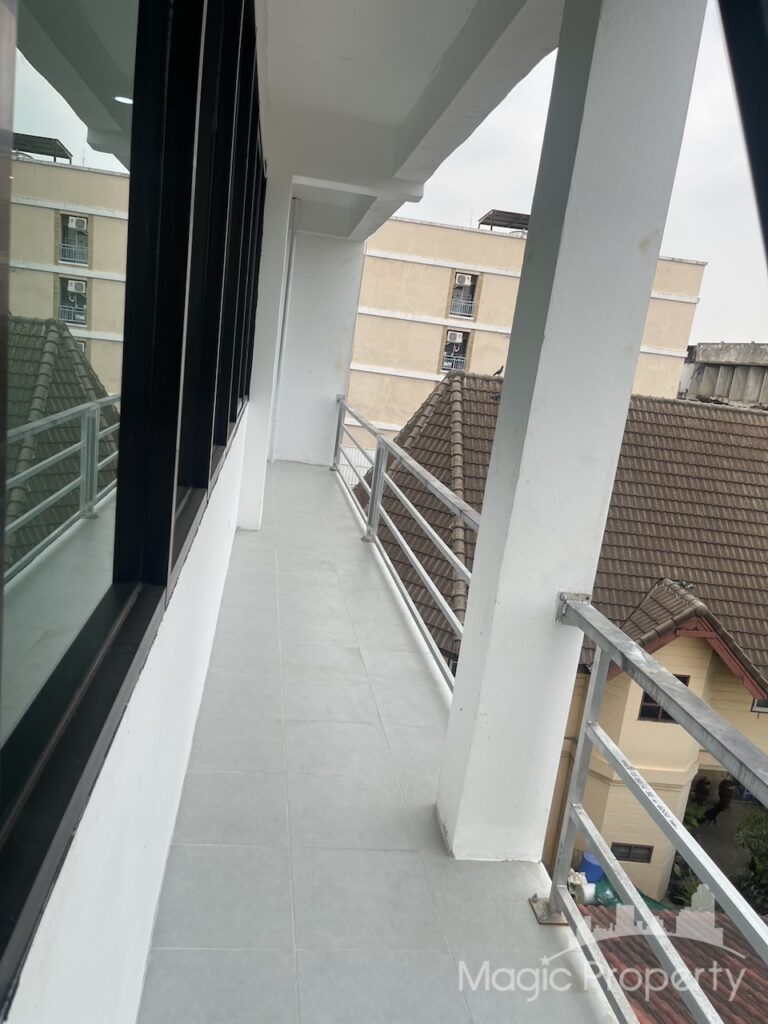 Property Image – Commercial Building Soi Lat Phrao 87 For Sale