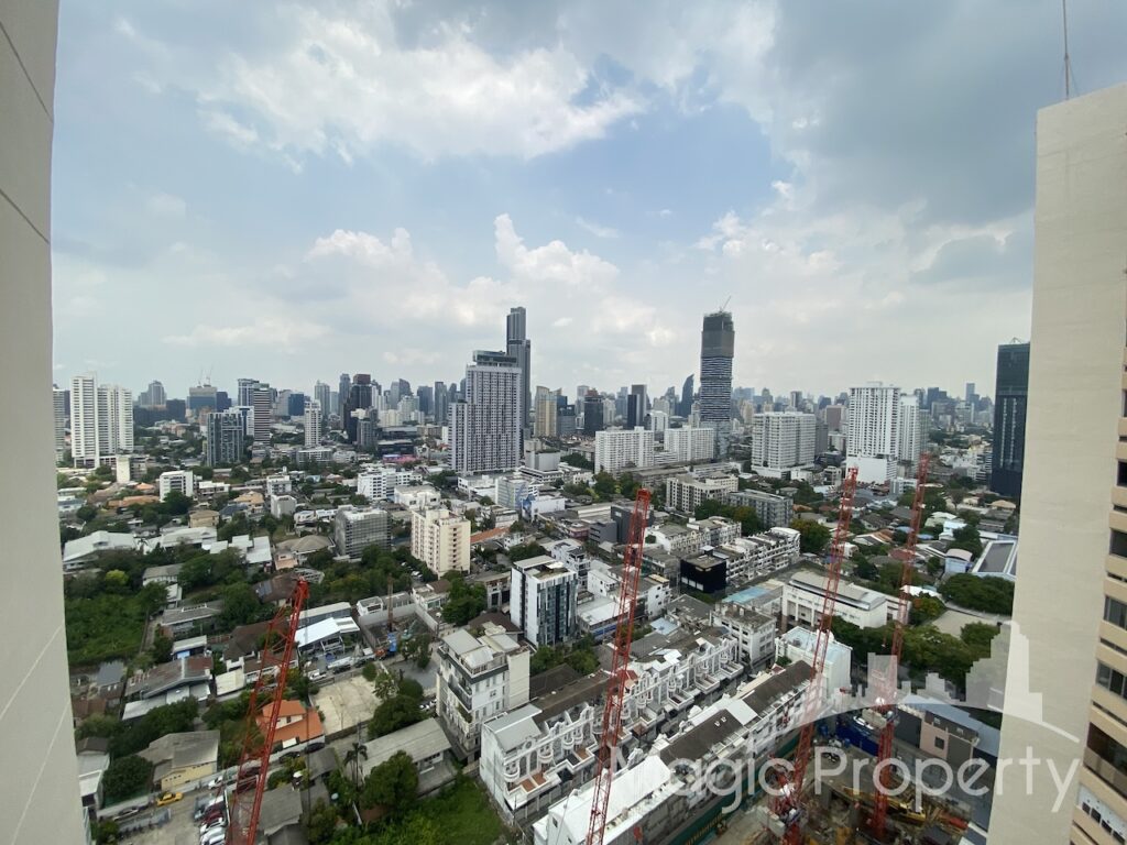 Tai Ping Towers For Sale 4 Bedrooms Duplex (MGP1194). Located at Soi Sukhumvit 63, Khwaeng Khlong Tan Nuea, Khet Watthana, Bangkok 10110 Thailand...