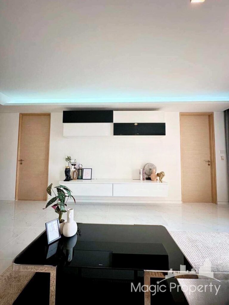 Property Image – Siamese Thirty Nine