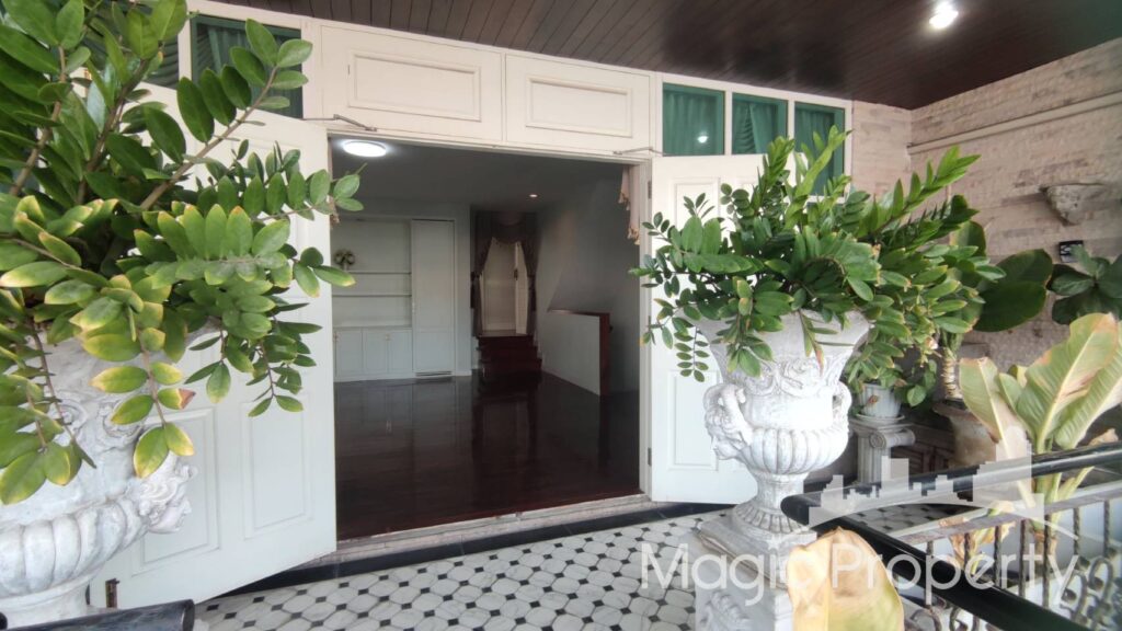 Partially Furnished 3 Bedroom Townhouse for Rent in Thonglor 20, Khlong Tan Nuea, Watthana, Bangkok 10110