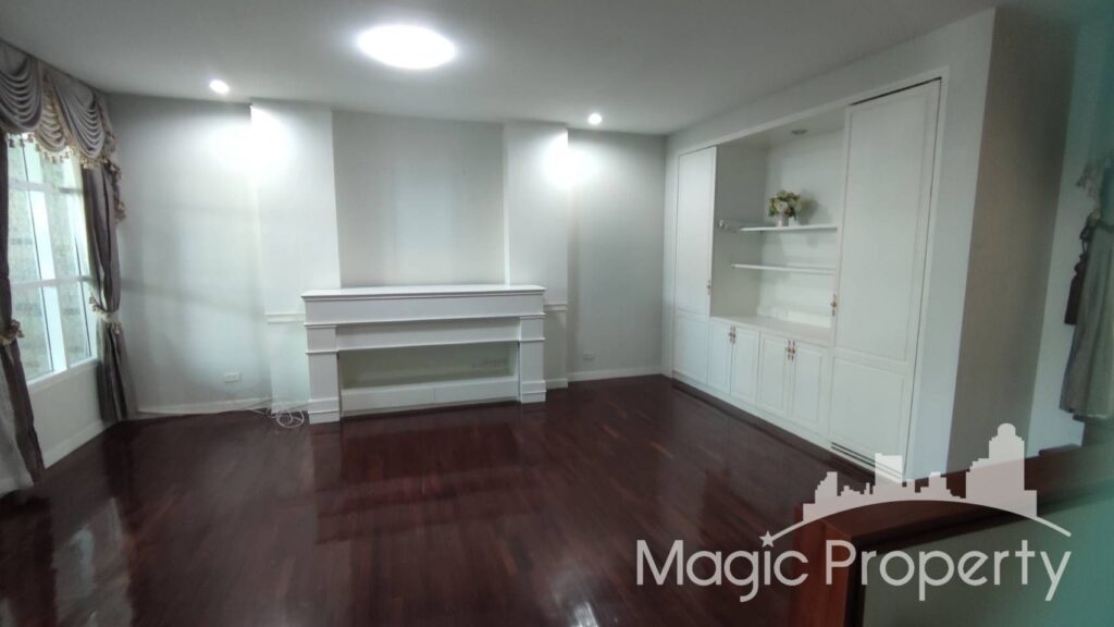 Partially Furnished 3 Bedroom Townhouse for Rent in Thonglor 20, Khlong Tan Nuea, Watthana, Bangkok 10110
