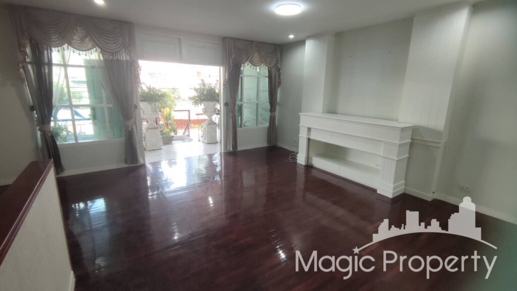 Partially Furnished 3 Bedroom Townhouse for Rent in Thonglor 20, Khlong Tan Nuea, Watthana, Bangkok 10110