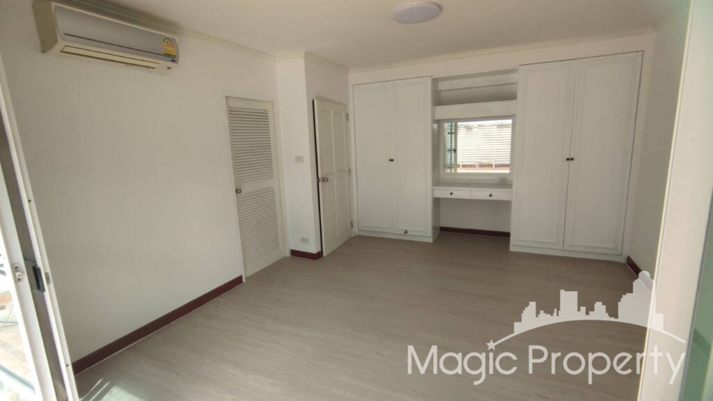 Partially Furnished 3 Bedroom Townhouse for Rent in Thonglor 20, Khlong Tan Nuea, Watthana, Bangkok 10110