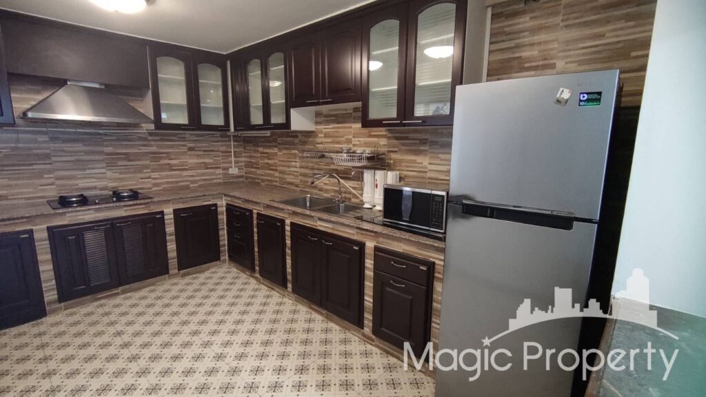 Partially Furnished 3 Bedroom Townhouse for Rent in Thonglor 20, Khlong Tan Nuea, Watthana, Bangkok 10110