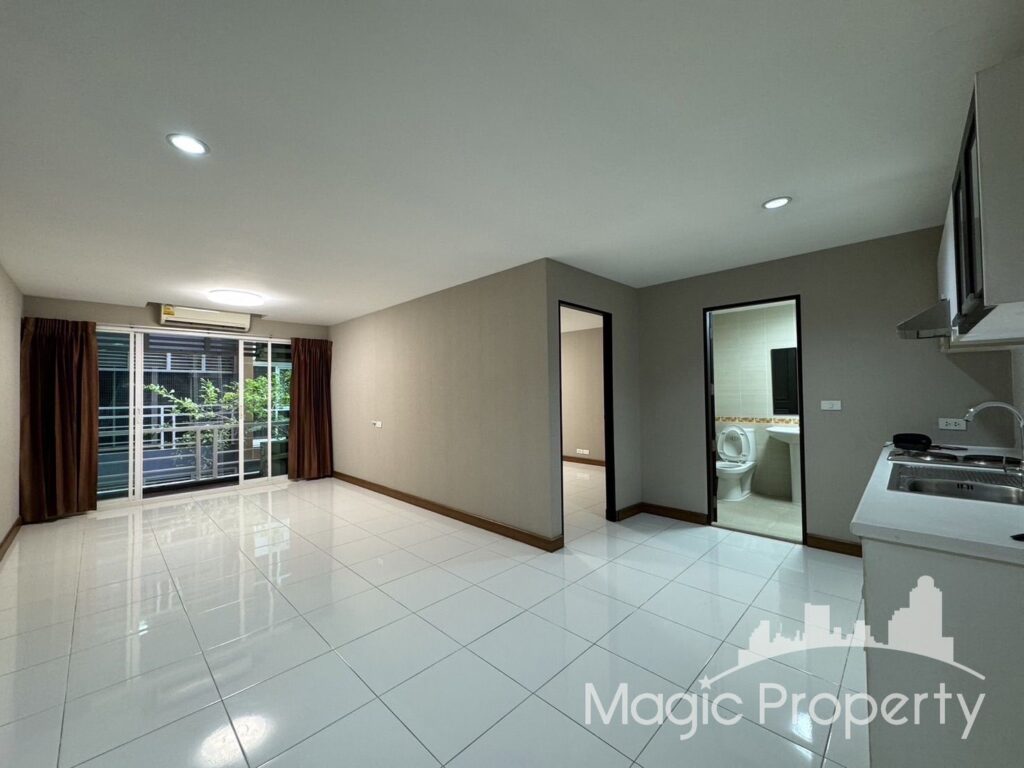 1 Bedroom Condominium For Sale in Le' Cosi Ekkamai 28, Khlong Tan Nuea, Watthana, Bangkok 10110. | MGP1271
