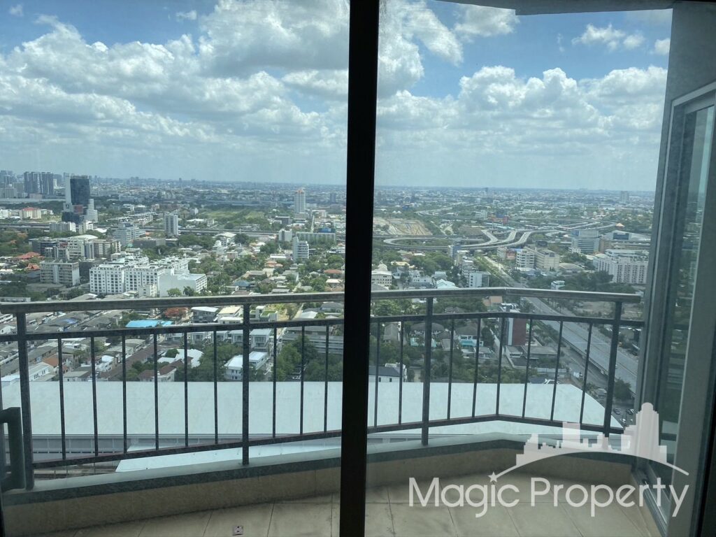 Supalai Park Ekkamai Thonglor For Sale 2 Bedroom Condominium(MGP1305). Located at Thanon Phetchaburi, Bang Kapi, Huai Khwang, Bangkok