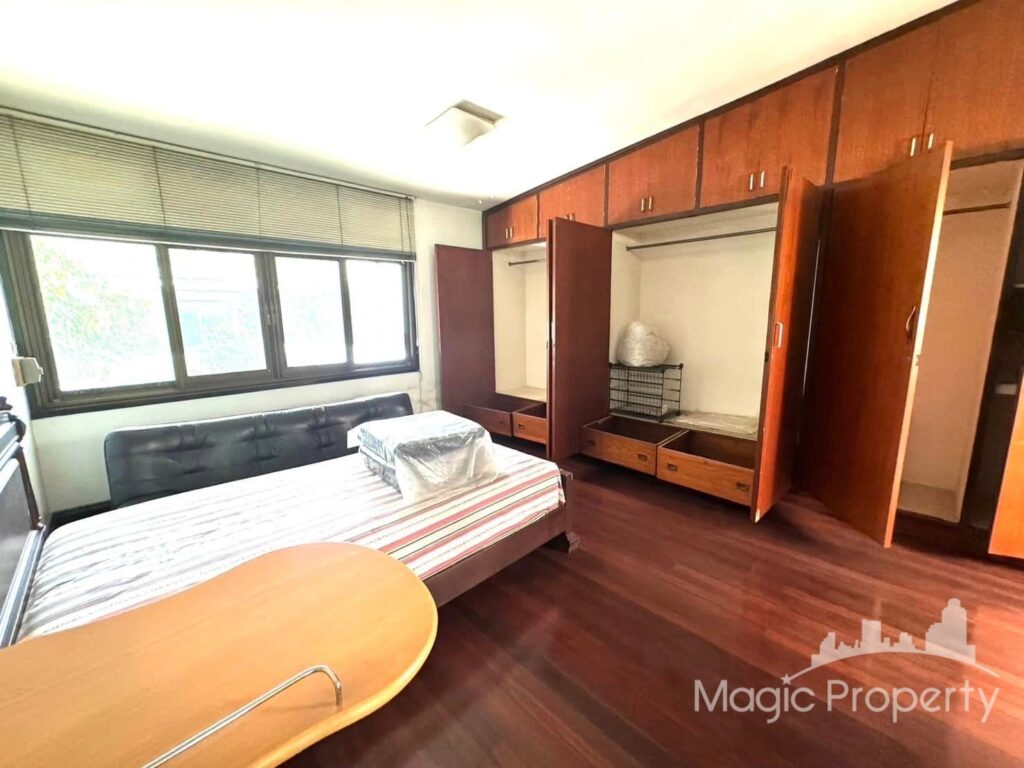 Property Image – Single House Ekkamai 28