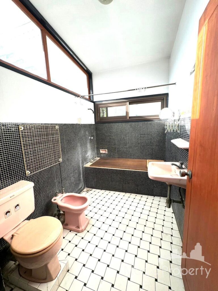 Property Image – Single House Ekkamai 28