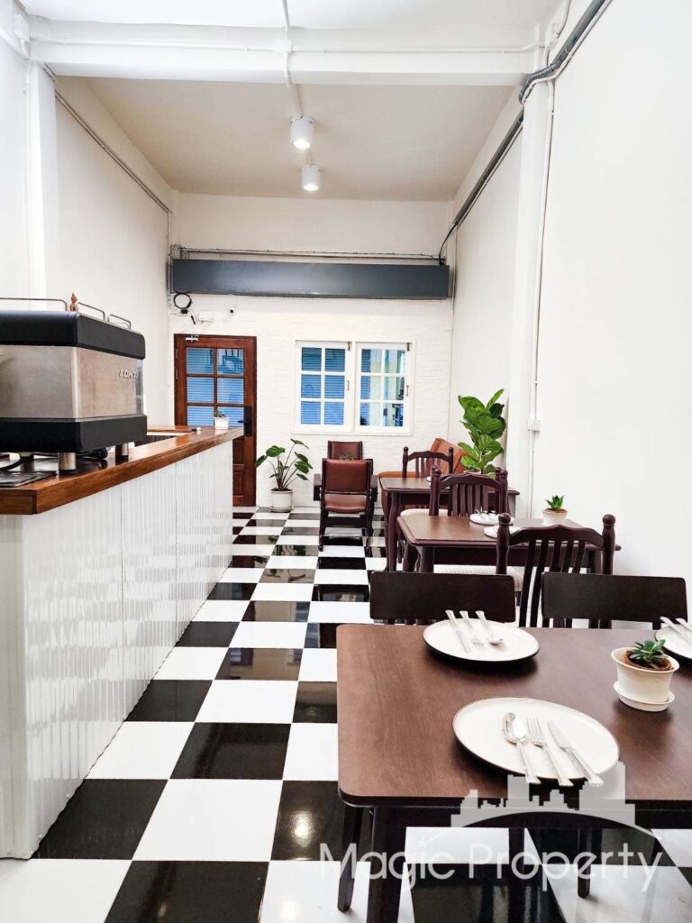 Property Image – Building For Sale in Soi Pradu