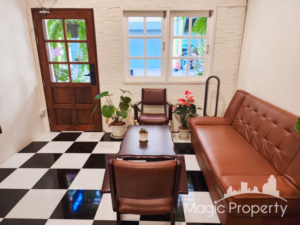 Property Image – Building For Sale in Soi Pradu