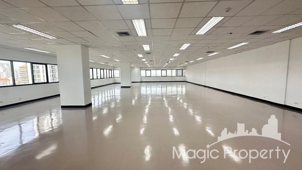 283 Sqm Office Space For Rent in Sorachai Building, Sukhumvit 63, Khlong Tan Nuea, Watthana, Bangkok 10110...
